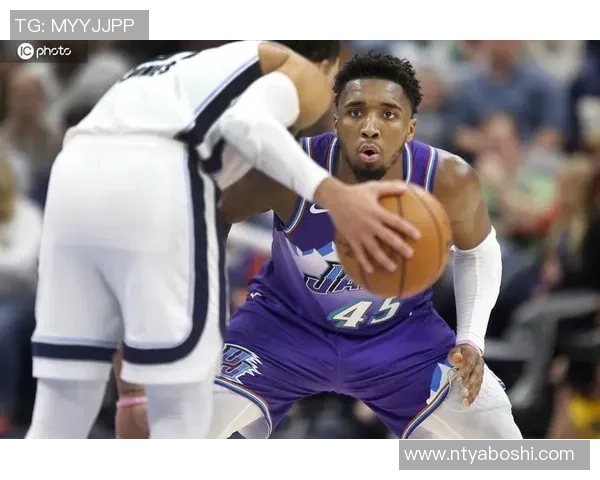 里尔与亚眠比赛暂停引发热议球迷对裁判判罚表示不满 里尔与亚眠比赛暂停引发热议球迷对裁判判罚表示不满